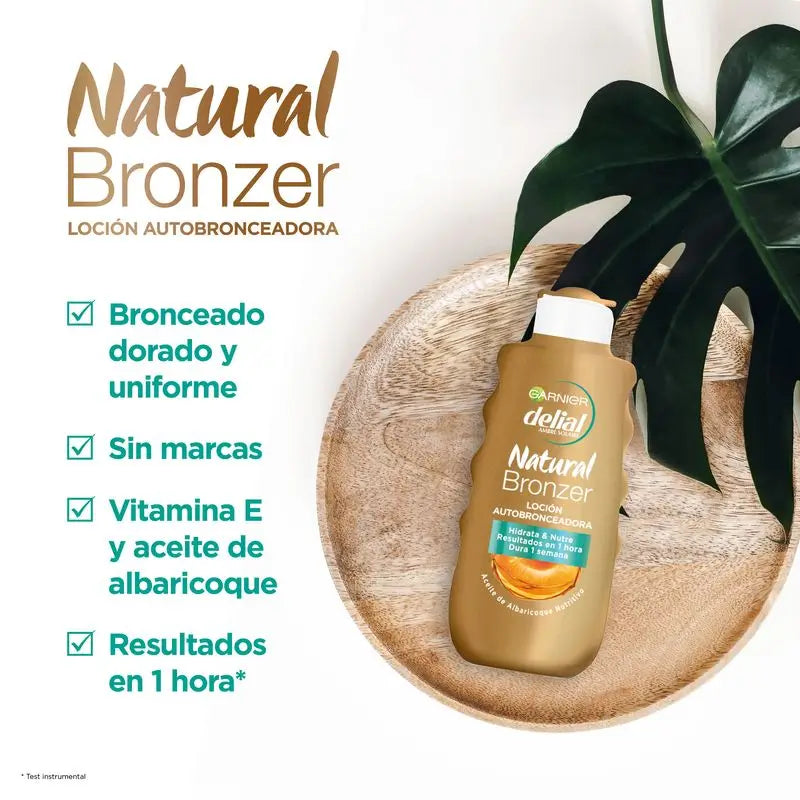 Garnier Ambre Solaire Natural Bronzer loção auto-bronzeadora com óleo de caroço de alperce, 200ml.