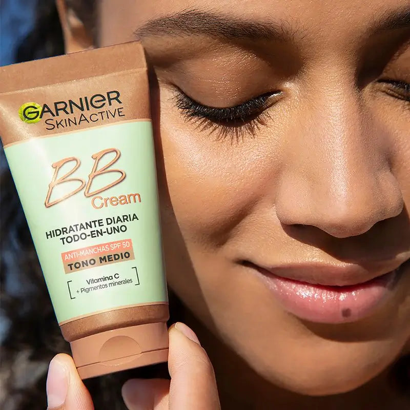 Garnier Skinactive BB Cream Anti-Blemish SPF50 Tom Médio hidrata, uniformiza, corrige e ilumina com Vitamina C e Pigmentos , 50 ml