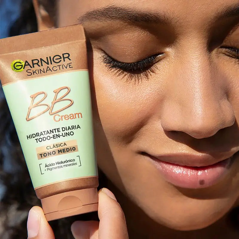 Garnier Skinactive BB Cream Clássico Tom Médio e Claro com Ácido Hialurónico, Aloé Vera e Pigmentos , 50 ml